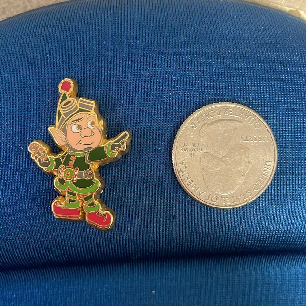 Disney Wayne Pin - Picture 3 of 3